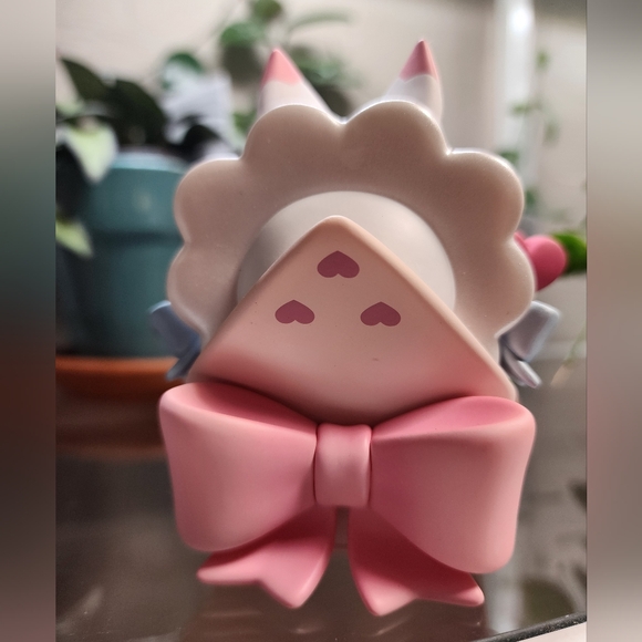 Love Yourself Figurine - Multicolor - Picture 3 of 4